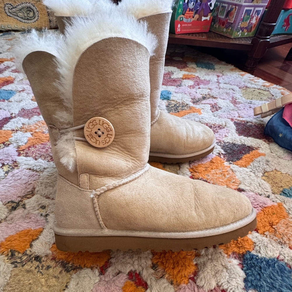 UGG Bailey Button